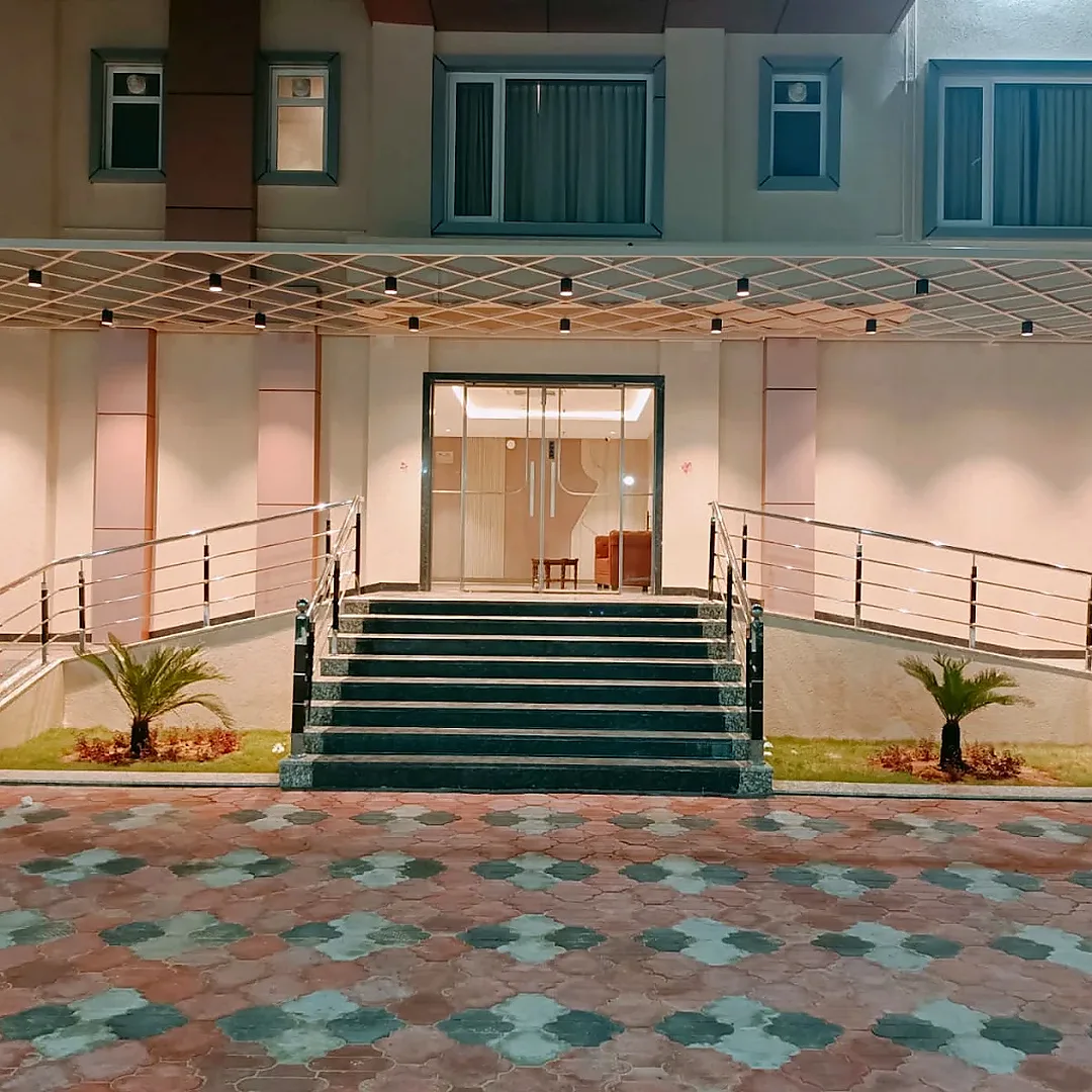 best hotel in chouparan